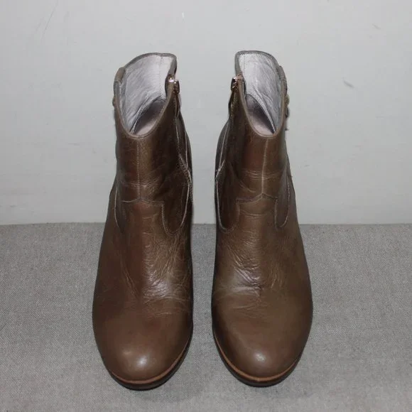 LADIES VINCE CAMUTO ANKLE BOOTS - 9 M - DARK TAN LEATHER - Picture 2 of 9